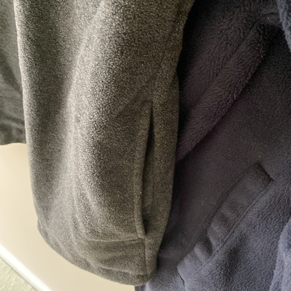 Bundle of two fleece pullover jackets & one American Eagle Beanie knitted hat - Picture 8 of 10